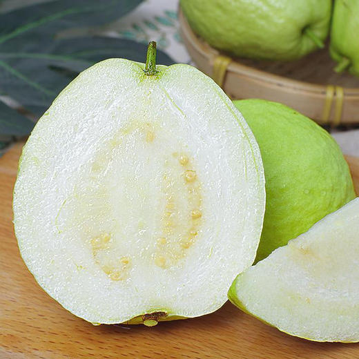奶油芭乐健康绿色生态，现在口感正当时！🤓  硬着吃口感清爽，还可以加点酸梅粉，味道保证绝绝子，放软之后口感香甜软糯，别有一番滋味！💕 商品图5