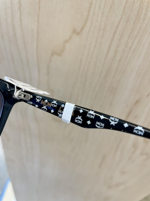 MCM女款墨镜黑色logo镜腿只要¥750百搭款 黑色渐变镜片 商品图3