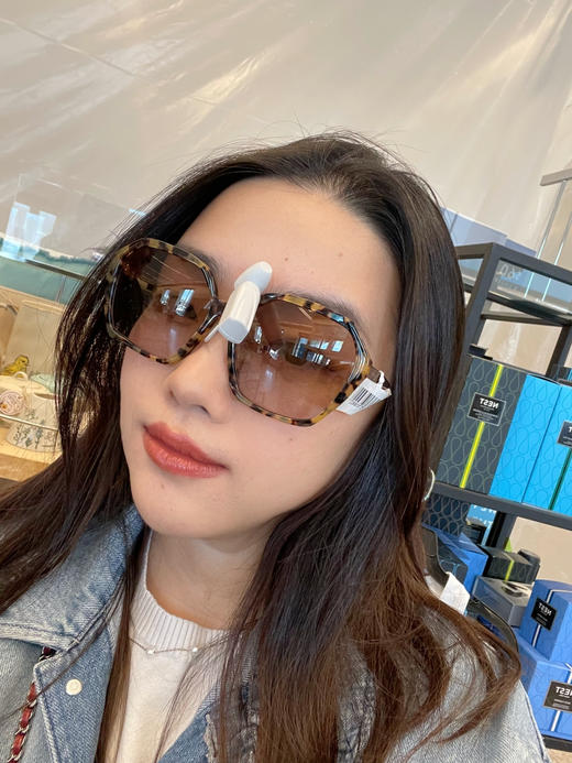 今天到店里试戴了！上脸很好看！有质感也很轻！MCM女款几何形墨镜🕶 60mm显脸小 有5色超低价￥750直邮到手！ 商品图3