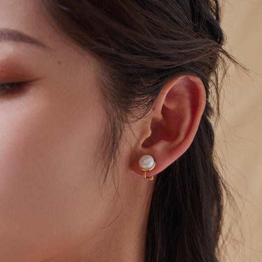 Manreya玛芮雅“极简风”珍珠纽扣耳夹 商品图2