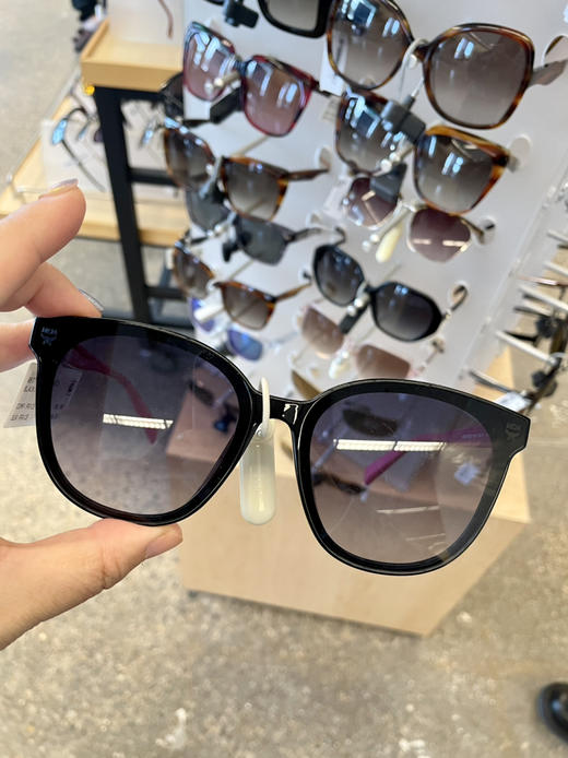 试戴图来了！超低价￥750直邮到手！MCM女款墨镜🕶 经典logo款 66mm 显脸小 商品图0