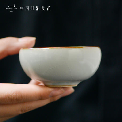 问鼎汝瓷紫金釉经典款月白平口杯 商品图2