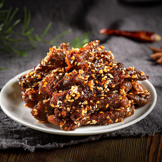 土家本色 湖北硒都恩施土家牛肉干手撕即食零食540克手提礼袋装（香辣、麻辣、五香三种口味） 商品图1