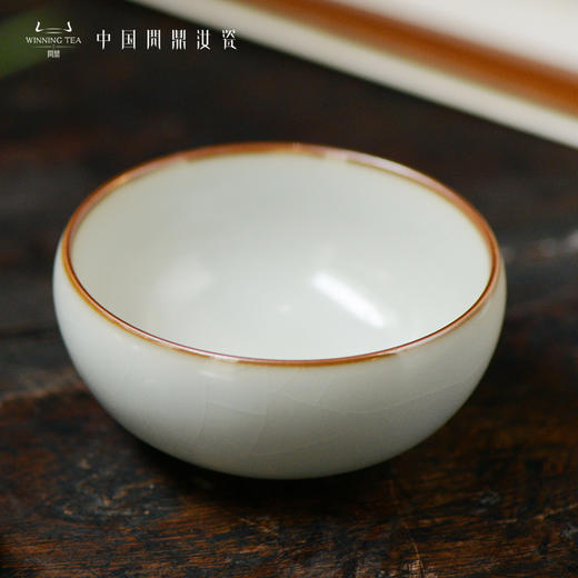 问鼎汝瓷紫金釉经典款月白平口杯 商品图1