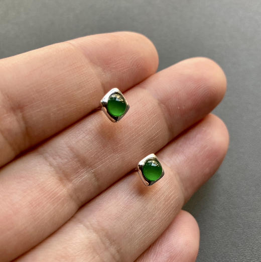 高冰种阳绿翡翠蛋面18k白金镶嵌 商品图7