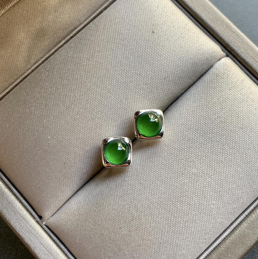 高冰种阳绿翡翠蛋面18k白金镶嵌 商品图1