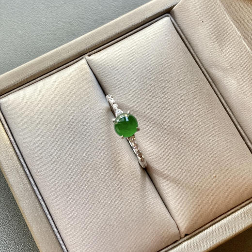 高冰种阳绿翡翠蛋面戒指18k白金钻石镶嵌 商品图2