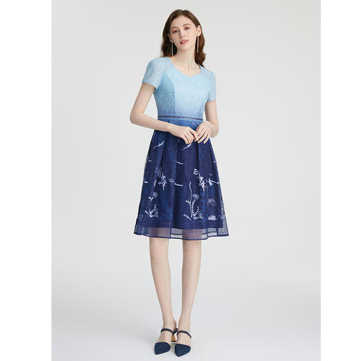 司歌V领短袖刺绣渐变连衣裙A871232 商品图0