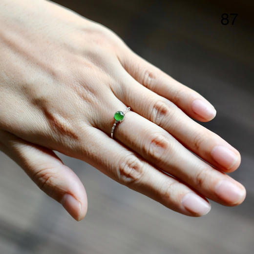 高冰种阳绿翡翠蛋面戒指18k白金钻石镶嵌 商品图7