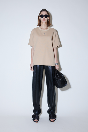 解构外露金属logoT恤