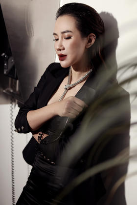 “权力游戏”冷艳高级酷飒 巴尔曼版型西装 修身 干练 经典 百搭 J20143779A颈袖添香