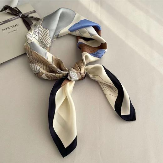 【甄珠贝·花卉系列】70*70cm素绉缎桑蚕丝丝巾和淡水珍珠丝巾扣礼盒套装 商品图2