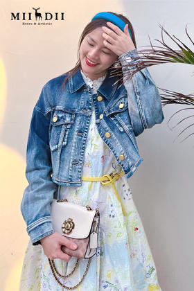 把花海留在裙摆👗