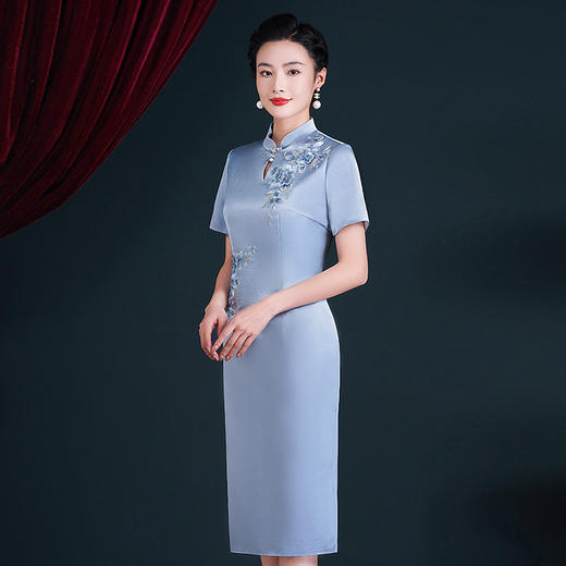 WX-8668醋酸刺绣旗袍婚礼中长款中袖旗袍裙女款夏季连衣裙 商品图1