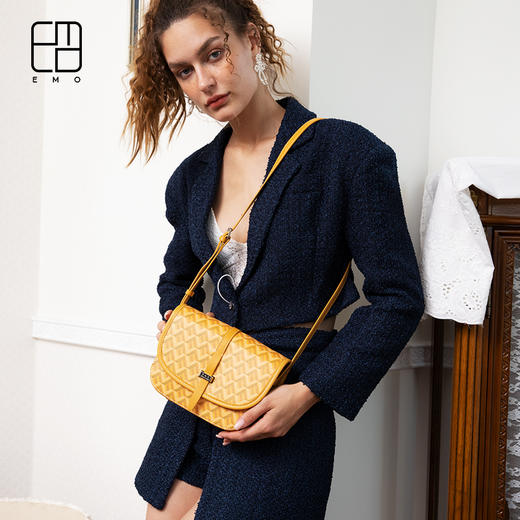 EMO狗牙邮差包包斜跨包包女新款复古大容量高级感单肩包 商品图3