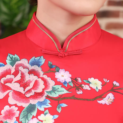 2023新款宴会服 立领开衩红色长款丝绸旗袍礼服 商品图3