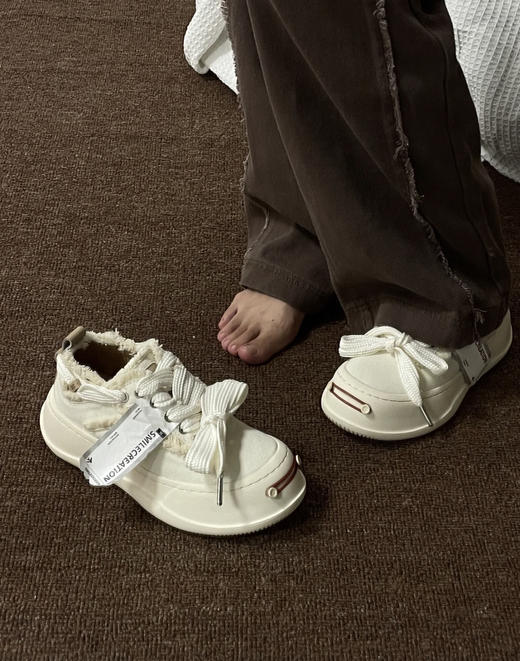 SMILEREPUBLIC丨SR开口笑帆布鞋！今年最火最潮的鞋子🖤 檀健次※徐璐※杨超越等半个娱乐圈明星的同款！羊毛流苏+蝴蝶结设计，原版加密帆布和牛皮内里，舒适度极好！ 商品图8