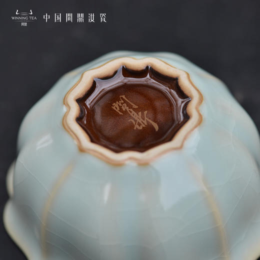 问鼎汝瓷鼎峰系列紫金釉经典款天青宝相杯（缺货） 商品图3