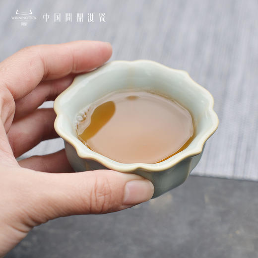 问鼎汝瓷鼎峰系列紫金釉经典款天青宝相杯（缺货） 商品图2