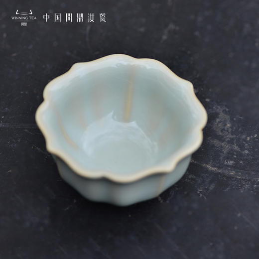 问鼎汝瓷鼎峰系列紫金釉经典款天青宝相杯（缺货） 商品图1