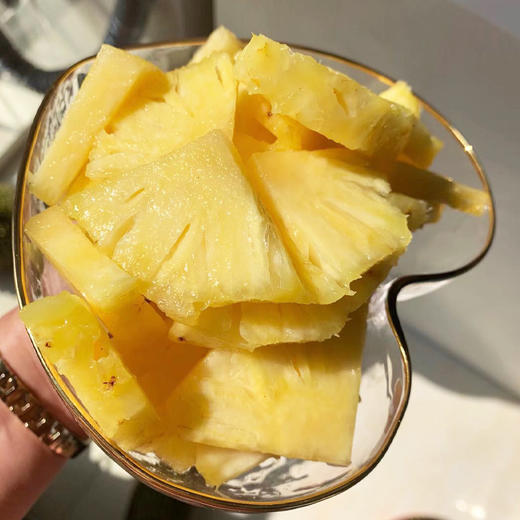 海南金钻凤梨  树上自然熟 商品图3