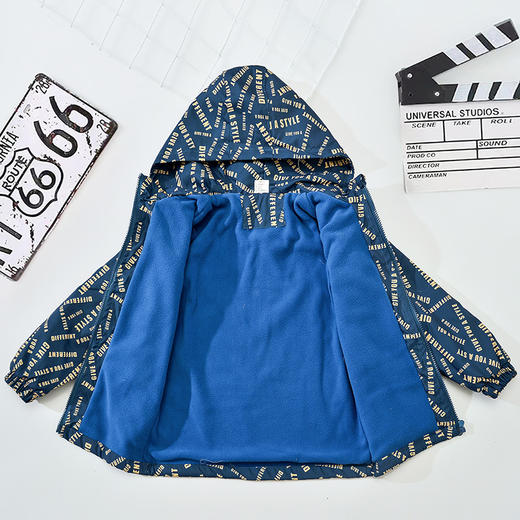 【现货】【69元抢加绒冲锋衣】加绒加厚儿童冲锋衣防水防风御寒保暖110-170码 商品图4