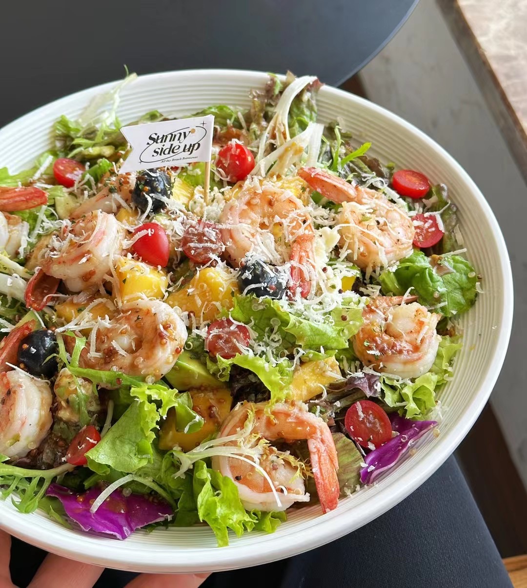 鲜虾芒果藜麦沙拉