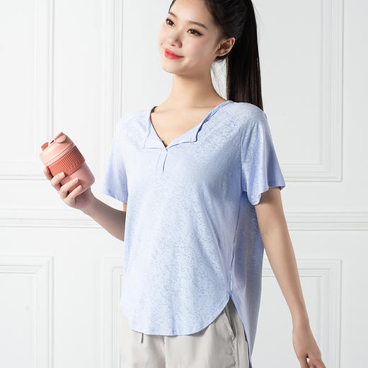 跃牌【禅语梵心系列】宽松透气V领瑜伽服短袖罩衫F2147（不带胸垫） 商品图5