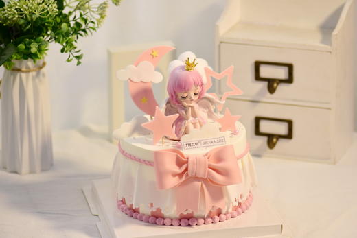 【蜜雪儿公主】动物奶油、新鲜水果夹心、糯米蛋糕胚，翻糖裙边、翻糖蝴蝶结；每个女孩都是小公主，不管是在阁楼还是在城堡，拥有美丽心灵的快乐的小公主~ 商品图2
