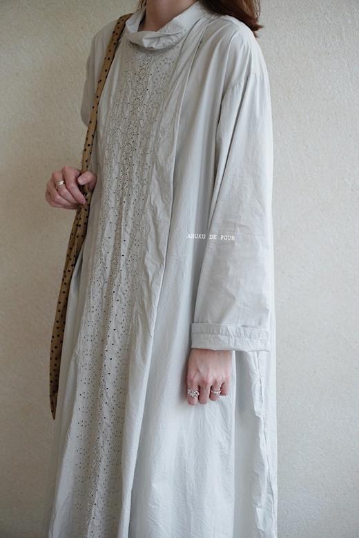 （7折）Gauze刺绣高领连衣裙 商品图4