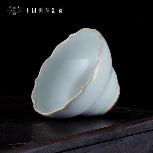问鼎汝瓷鼎峰系列月白老款花口杯 商品图2