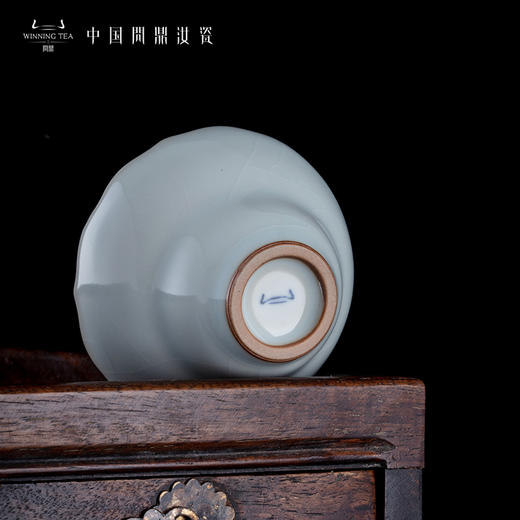 问鼎汝瓷鼎峰系列月白老款花口杯 商品图3