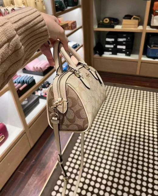 🇺🇸1499包邮！Coach最新款迷你波士顿来啦 ，奶茶色真的是爆火🔥 商品图1