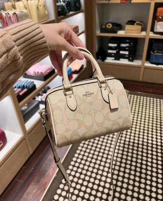 🇺🇸1499包邮！Coach最新款迷你波士顿来啦 ，奶茶色真的是爆火🔥 商品图0