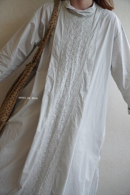 （7折）Gauze刺绣高领连衣裙 商品图1