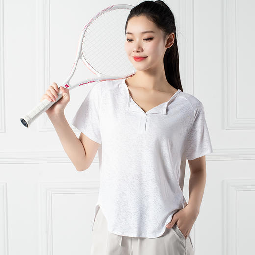 跃牌【禅语梵心系列】宽松透气V领瑜伽服短袖罩衫F2147（不带胸垫） 商品图7
