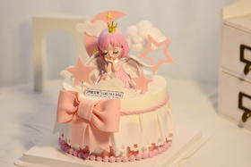 【蜜雪儿公主】动物奶油、新鲜水果夹心、糯米蛋糕胚，翻糖裙边、翻糖蝴蝶结；每个女孩都是小公主，不管是在阁楼还是在城堡，拥有美丽心灵的快乐的小公主~