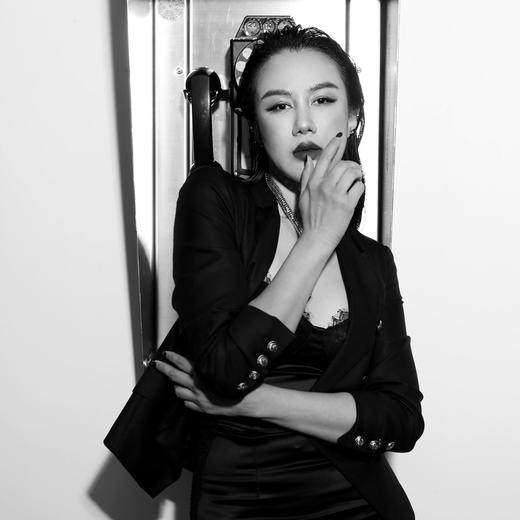 “权利游戏”颈袖添香2024春秋新款时尚修身职业装通勤商务小西装外套女长袖 商品图1