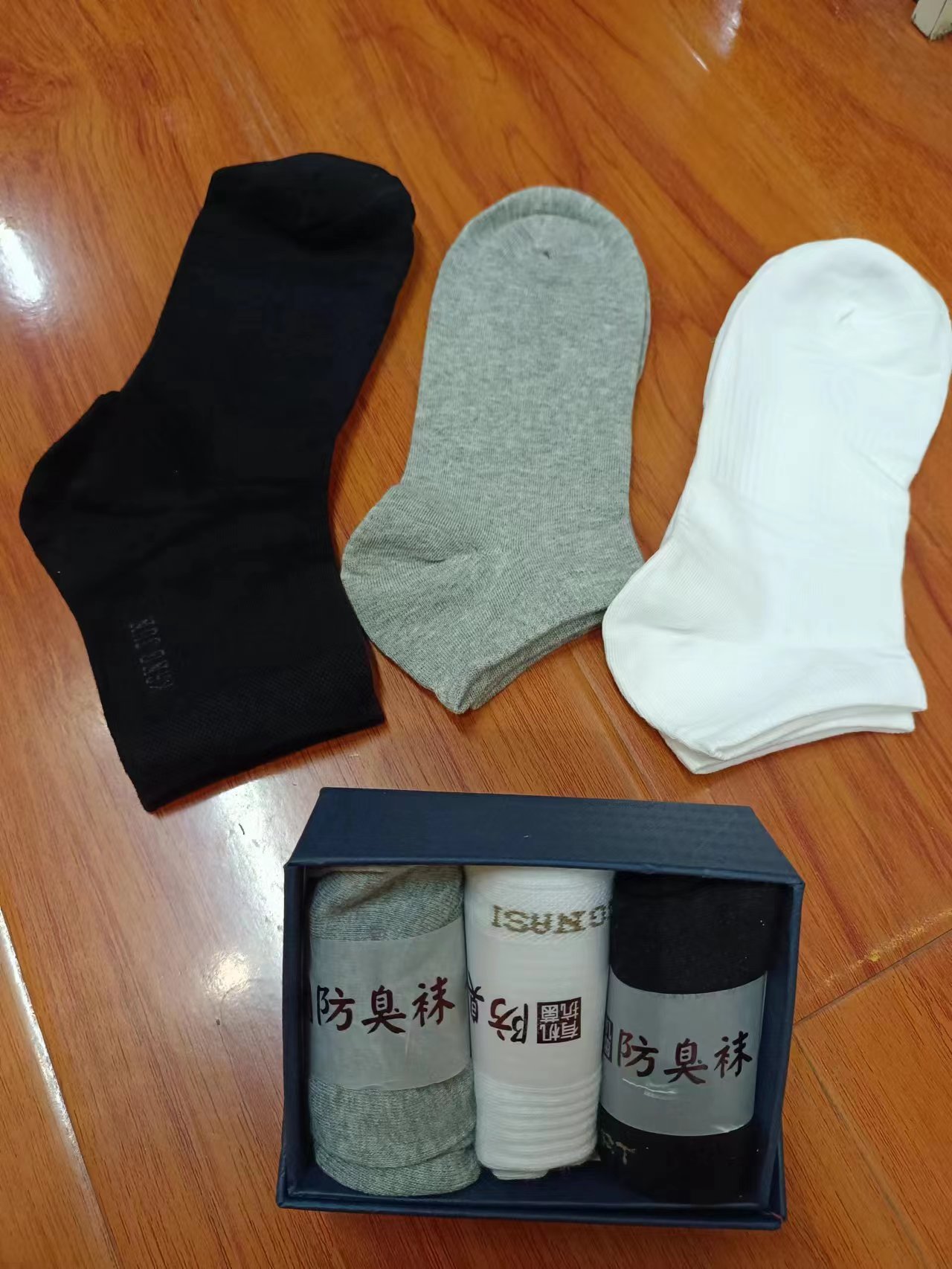 80630413 04556193 盐百男袜（2盒）