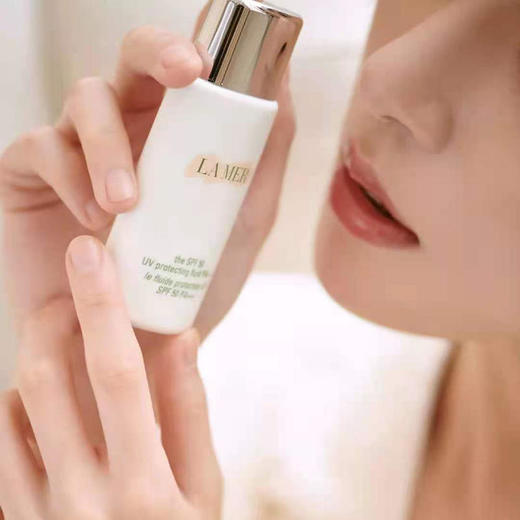 【三支礼盒装】LAMER海蓝之谜 璀璨防晒隔离乳液 20ml SPF50PA+++ 防晒美白 持久遮瑕 清透修护 保湿提亮 均匀肤色 商品图6