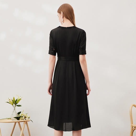 EITIE爱特爱夏季新款气质V领显瘦高腰连衣裙7007738 商品图10