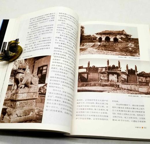 《采访本上的城市（增订本）》《拾年》，16开，王军著，三联书店2016-2020年版，两册总定价146，售价65元。品相95成。 商品图10