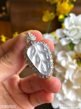 3180503，玻璃叶子吊坠。具体价格微信咨询