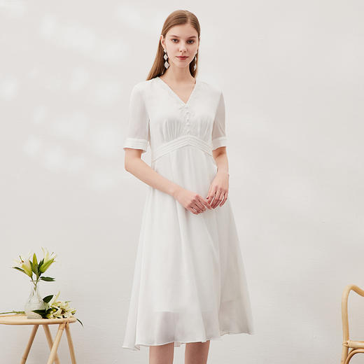 EITIE爱特爱夏季新款气质V领显瘦高腰连衣裙7007738 商品图4