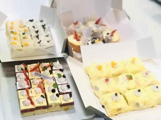 【下午茶组合】动物奶油；超值15~20人份 下午茶组合 25套盘叉；班戟9个，云朵卷5个，蛋糕切块40个；如需摆台另收200服务费（提前一天预订）；出游下午茶、自助下午茶、简约下午茶，简约却不简单~ 商品图0