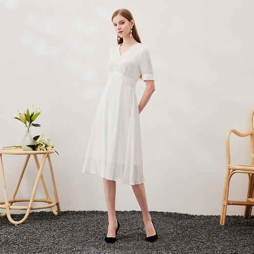 EITIE爱特爱夏季新款气质V领显瘦高腰连衣裙7007738 商品图3