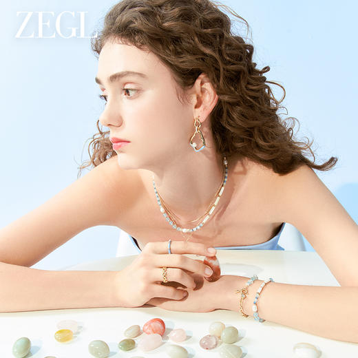 ZEGL设计师都市焕趣系列珍珠双层叠戴字母项链女生轻奢小众锁骨链 商品图1