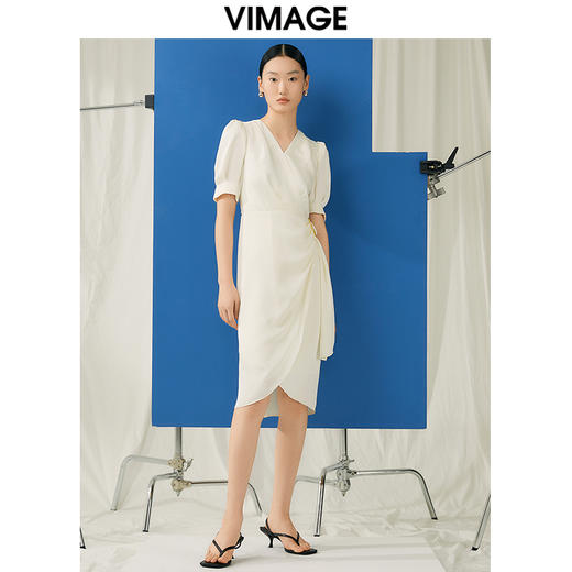 VIMAGE纬漫纪夏季新品纯色百搭洋气褶皱收腰连衣裙V1907527 商品图2