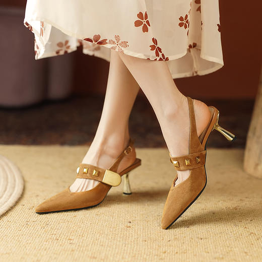 软舒法式，铆钉包头凉鞋LCC-C8989 商品图2