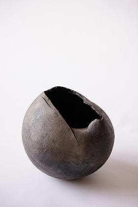 西川聪｜黑银彩花入